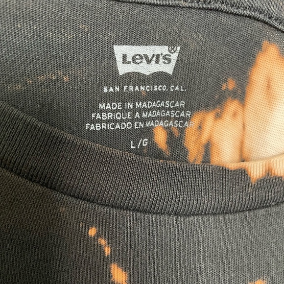Levi’s Flame Bleached T-Shirt - Picture 2 of 3